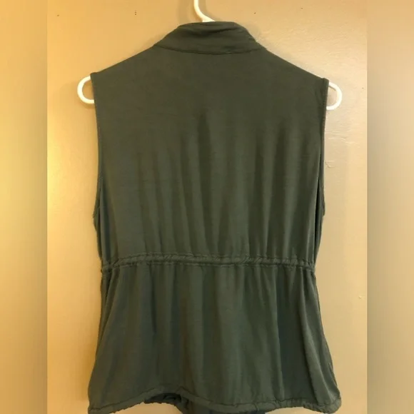 Army Green Olive Utility Vest by entro - Picture 7 of 9